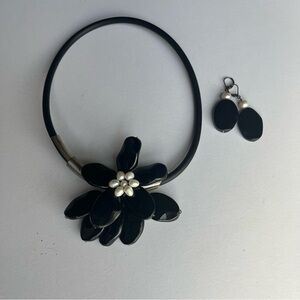 NEW The Purple Door The Simone Necklace Black Flower with matching earrings